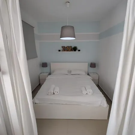 Tiberius Pool In Caesar & * Trikomo