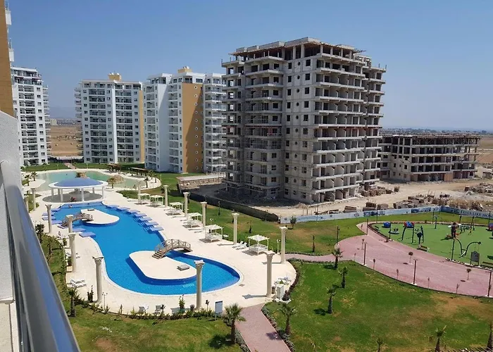 Hotel Tiberius Pool In Caesar & Trikomo