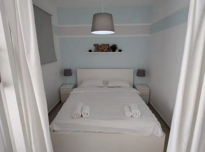 Tiberius Pool In Caesar & * Trikomo